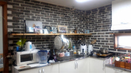 [주거빈곤, 이 아이를 구하라] 화재 흔적 지우니…가족들 다시 웃음꽃