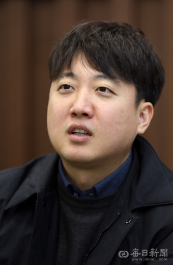 한국갤럽 여론조사 결과, 이재명 후보 지지율 하락에 김문수·이준석 후보 단일화 가능성 높아져