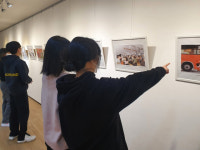 어머니 답답하시죠. 아이 손 잡고 책 나라로 오세요