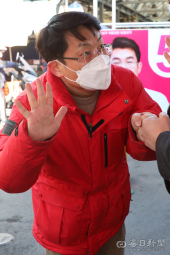 공약 대신 빨간색 병풍 앞세우기 급급한 중구남구 보수 무소속 후보들 '빈축'