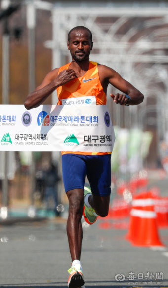 [포토뉴스] 대구국제마라톤 엘리트 대면 코스 1위 선수들