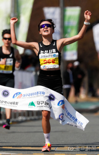 [포토뉴스] 대구국제마라톤 엘리트 대면 코스 1위 선수들