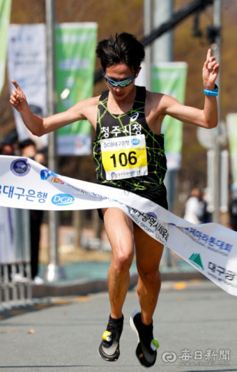 [포토뉴스] 대구국제마라톤 엘리트 대면 코스 1위 선수들