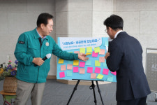 글로벌안동 직원국제통역지원단, 특별한 명함받고, 시장과 소통