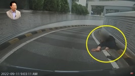 정말 내 과실?…아파트 주차장 출구서 잠든 남성 다리 밟은 운전자