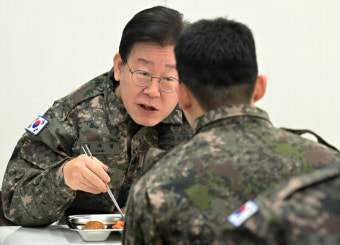 [화보] 군대 간 이재명…尹 아크부대 방문 나흘 후