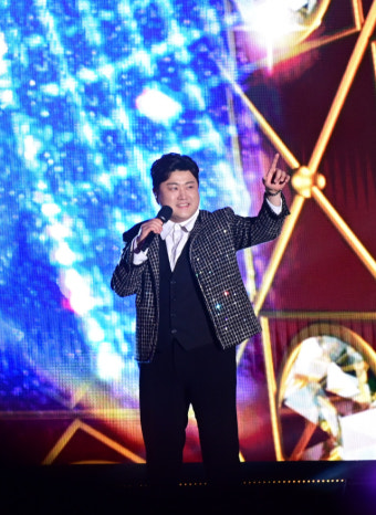 김호중 '고맙소' 열창한 김천 신바람 행복 콘서트…1만3천명 구름관객 몰려