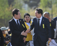 여야, 세월호 9주기 추모식 일제히 참석