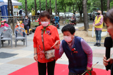 성서종합사회복지관 은하수 마을 경로한마당 리턴즈 행사 개최