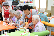 고령군 아름다운동행봉사단 짜장면 대접