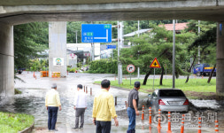 [포토뉴스] 저지대 침수지역 안전점검하는 김학동 예천군수