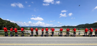 [포토뉴스] 실종된 해병대원 찾는 전우들