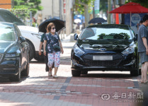 [포토뉴스] 불법주차주민신고제 확대 시행...인도 위 주차 과태료 부과