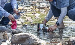 [포토뉴스] 계곡물로 설거지, 양심은 어디로