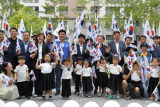 한국자유총연맹 대구북구지회, 광복절 맞아 나라사랑 태극기 달기운동