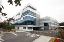 [구미시대, 기업이 뛴다] 글로벌 1위 복합 소재부품 전문기업 원익큐엔씨