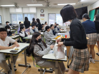 고3 선배들 위해 후배들이… 매천고 미술봉사단, 직접 디자인한 선물로 수능 응원