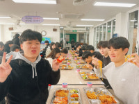 급식에 랍스터가?…수능 앞둔 학생들 위해 특식 제공한 고등학교