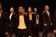 [김건표의 인세이셔블 연극리뷰] ‘진실을 은폐하는 장막(帳幕) 앞에서 사회적 참사를 애도하는 방법’ 이수인 ...