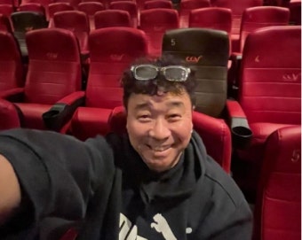 '휠체어 거부' 강원래 드디어 '건국전쟁' 봤다…
