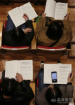 [포토뉴스] 의대 2천 명 증원 계획에 입시설명회 ‘북적’