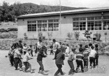 [김태형의 찰나의 순간 역사적 기록] <15> 아! 선생님…1969년 지산국민학교 범물분교