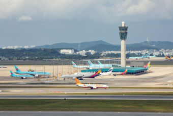 인천공항 화물기 착륙 중 타이어 펑크…인천공항 출·도착 지연
