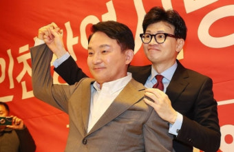[화보] 한동훈·원희룡 출마 선언 직후 어깨동무 '5개월 전 인천 떠오르네'
