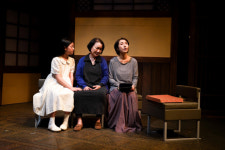 [김건표의 연극 리뷰] 돌봄노동, 노인복지. 중증치매 ‘인간의 삶과 욕망, 죽음의 서사’ 서지혜 연출 <장녀들> ‘ 방대한 소설의 서사가 무대화... 