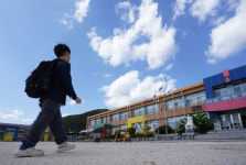 [저출생이 불러온 작은 학교] <중> 사회성 발달 저해·교과목 선택 제한…학생을 위한 결정 내려야