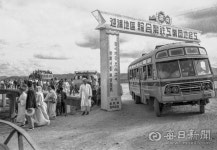 [김태형의 찰나의 순간 역사적 기록]  1967년, 1970년 두 번 열린 포항종합제철 기공식