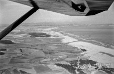 [김태형의 찰나의 순간 역사적 기록]  1967년, 1970년 두 번 열린 포항종합제철 기공식