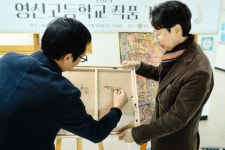 정휴준 대구가톨릭대 교수, 영신고에 예술작품 기증