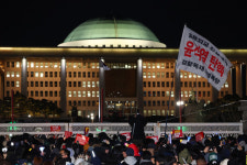 국회 가요? 돈 안받아 탄핵 집회에 택시기사들 미터기 껐다