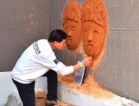 슬럼가를 명소로 바꾼 화제의 인물, 서양화가 박윤기
