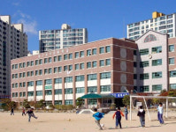 사랑합니다 추위 녹이는 한마디…대구 장기초 황덕근 교장의 따뜻한 아침 인사