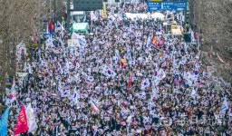 [포토뉴스] 광주 5.18민주화운동기록관 앞에서 윤석열 대통령 탄핵 반대 집회