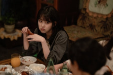 폭싹 속았수다 아이유 본가는 대구? 금복주 소주, 처갓집 양념통닭 등장