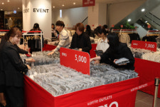 롯데아울렛 율하점, 스파오(SPAO) 창고 대개방전 진행