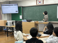 학생들 영어 발음 분석·디지털 모둠 활동…AI 교과서 도입 현장 가보니