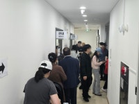 [르포] 최악 피해 차악 내란 종식 우선…서울 격전지 사전투표소