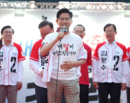 [포토뉴스] 포항에서 지지호소 하는 김문수 후보