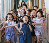 [포토뉴스] 첫 여름방학은 바다로 가고 싶어요 황금초등학교 새내기들 환호