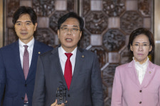 강선우, 대통령 신뢰에도 갑질 논란 여론 뭇매에 자진 사퇴