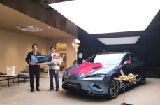 지엔비 모빌리티, 대구서 BYD 씰 1호차 고객 인도식