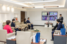 롯데장학재단, 대구 초등학교에 1억원 상당 도서 기증