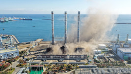 [포토뉴스] 발파 되는 울산 화력발전소 보일러