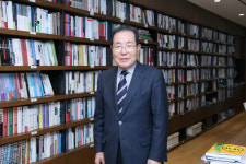 윤동한 한국콜마 회장 충무공이 실천한 경청의 리더십 주목해야