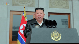 북한, 대구경 방사포 시험사격…김정은 