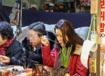 대구 칠성시장에 나타난 이진숙, 상인·시민들과 물가 걱정 나눠